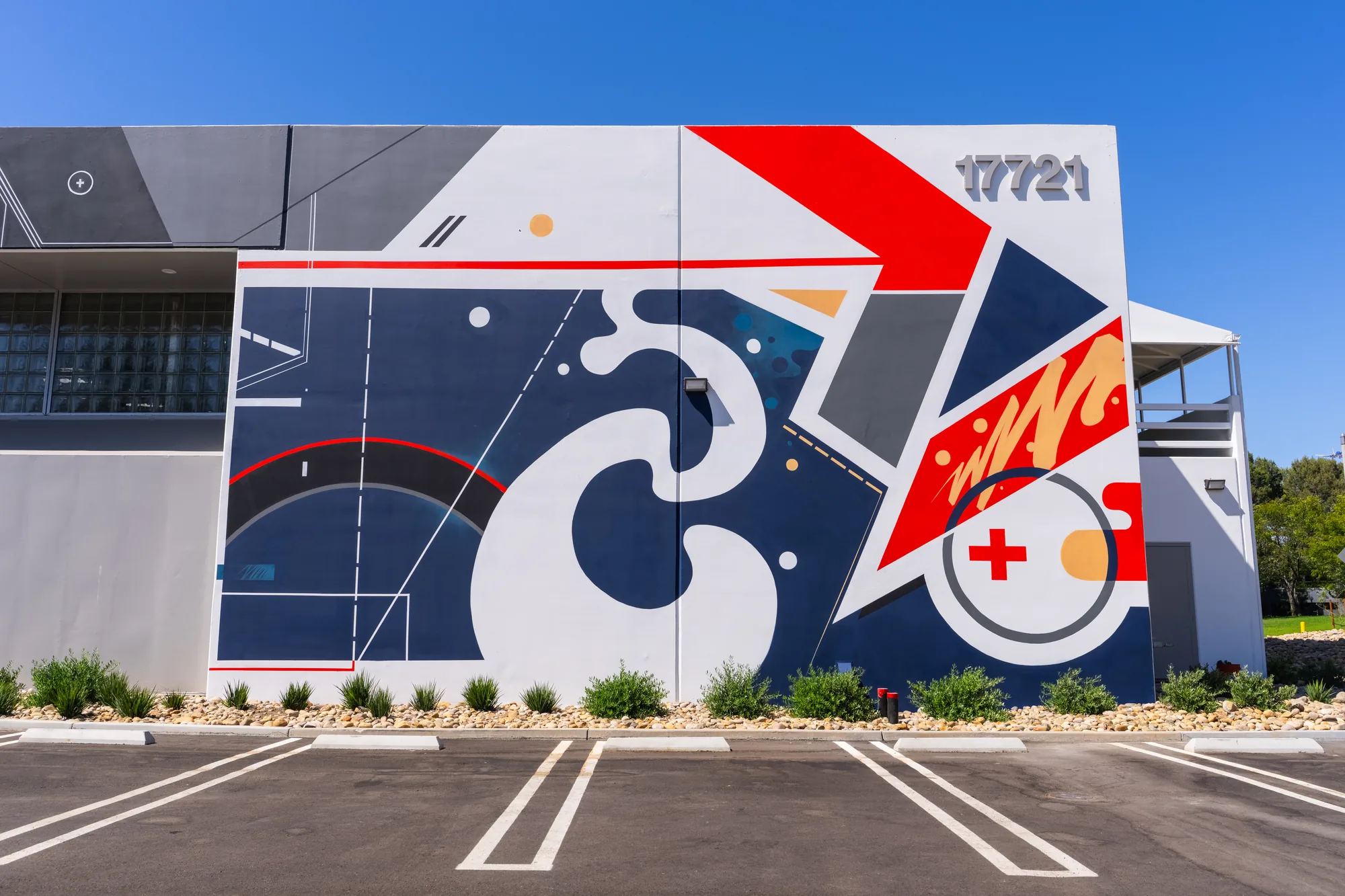 Second elevation of the Omen AI building mural painted by Pezer97 Studios, 2026