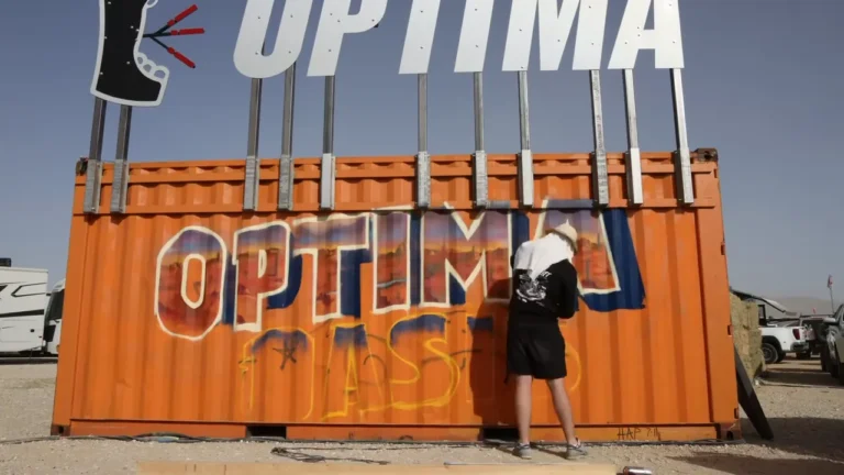 Live painting on a wall at the OPTIMA event at King of the Hammers